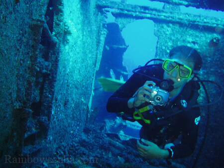 Scuba diving hawaii shark rainbowscuba -27